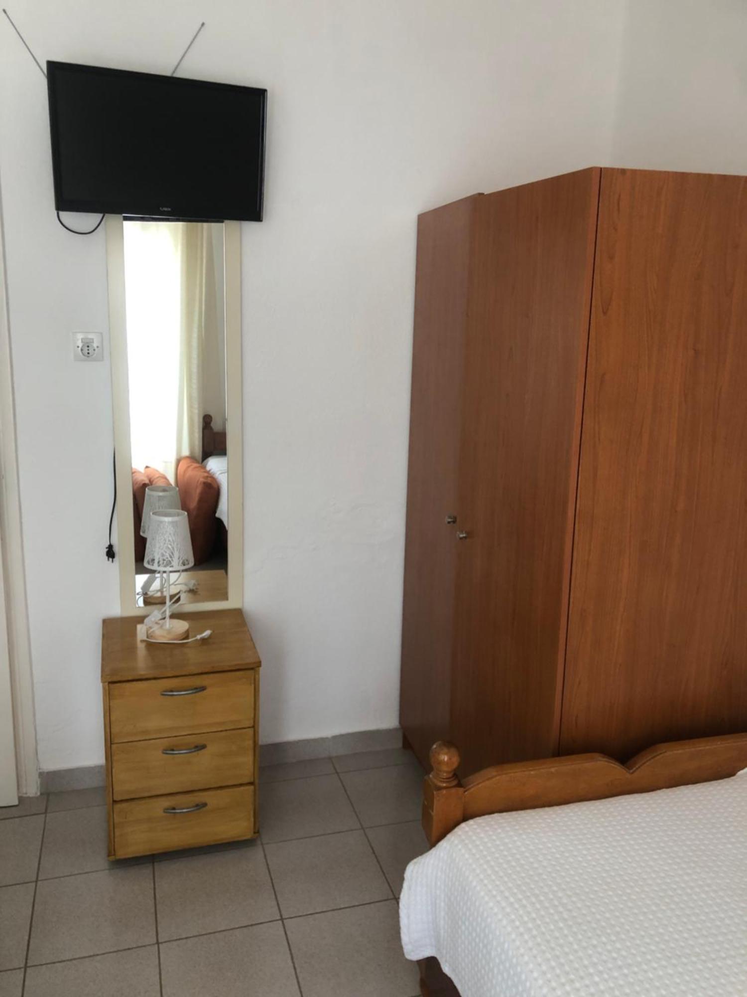 Nikos Rooms Néa Péramos Dış mekan fotoğraf